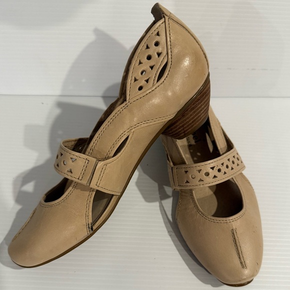 JOSEF SEIBEL Beige Heeled Shoes - Picture 1 of 10